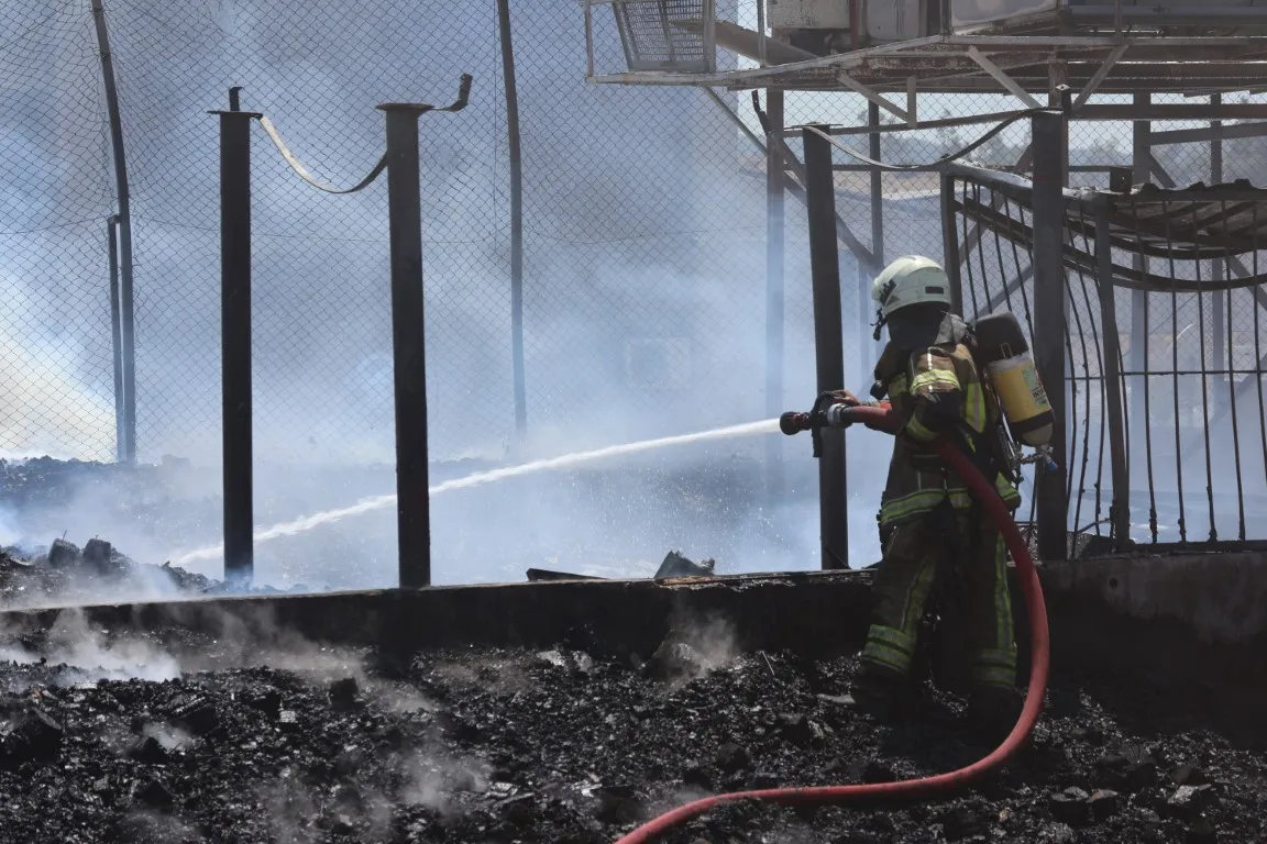 İzmir’deki yangında 3 fabrika, 5 araç zarar gördü