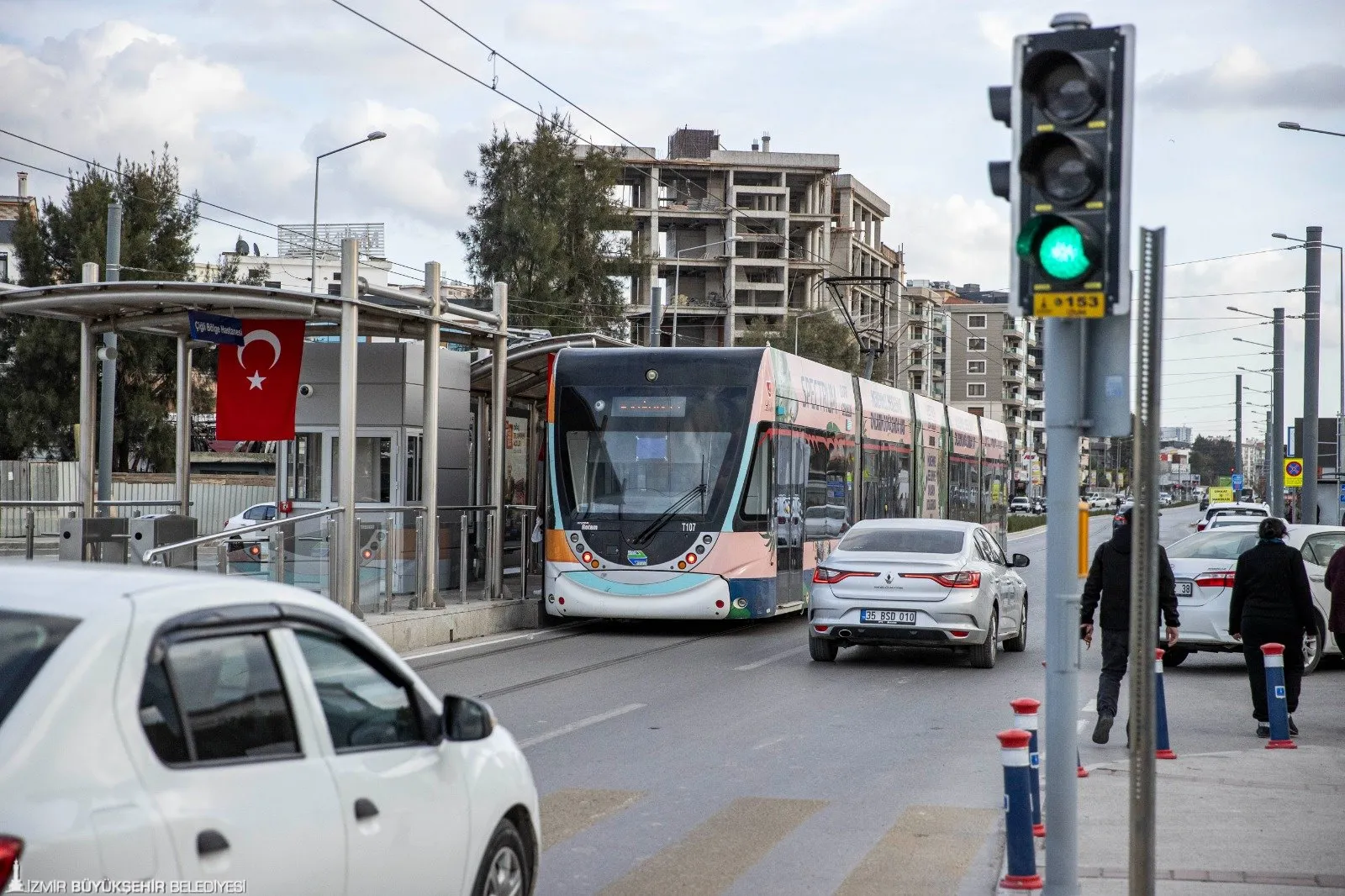 İzmir Büyükşehir Belediyesi'nden müjdeli haber! Yolcuların yoğun talepleri üzerine Karşıyaka ve Çiğli tramvay hatlarında yeni bir düzenleme yapıldı.