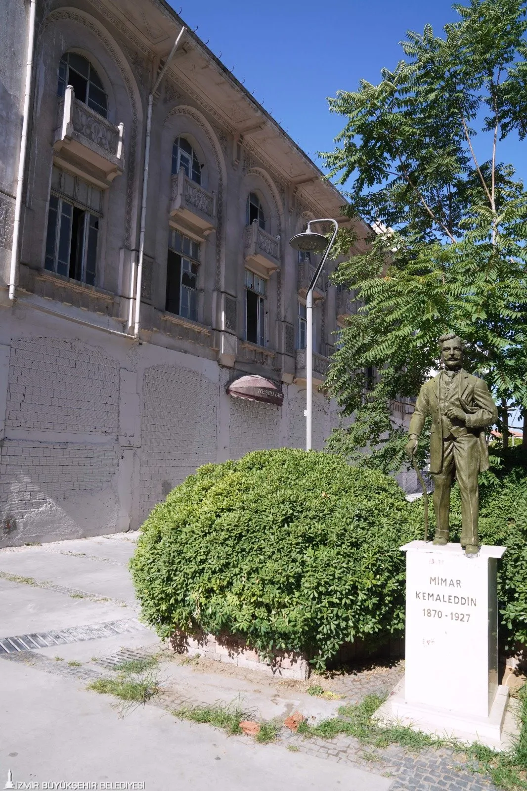 İzmir Büyükşehir Belediyesi, kentin tarihi simgelerinden biri olan Büyük Kardiçalı Han'ı kamulaştırma kararı aldı. 