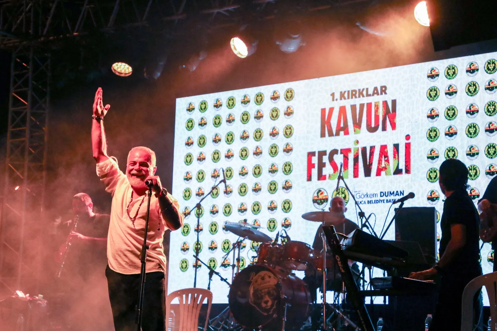 Buca'da düzenlenen Kırklar Kavun Festivali büyük ilgi gördü. Festivalde en iyi kavun yarışması yapıldı, yöresel sanatçılar sahne aldı ve üretici pazarı kuruldu. 