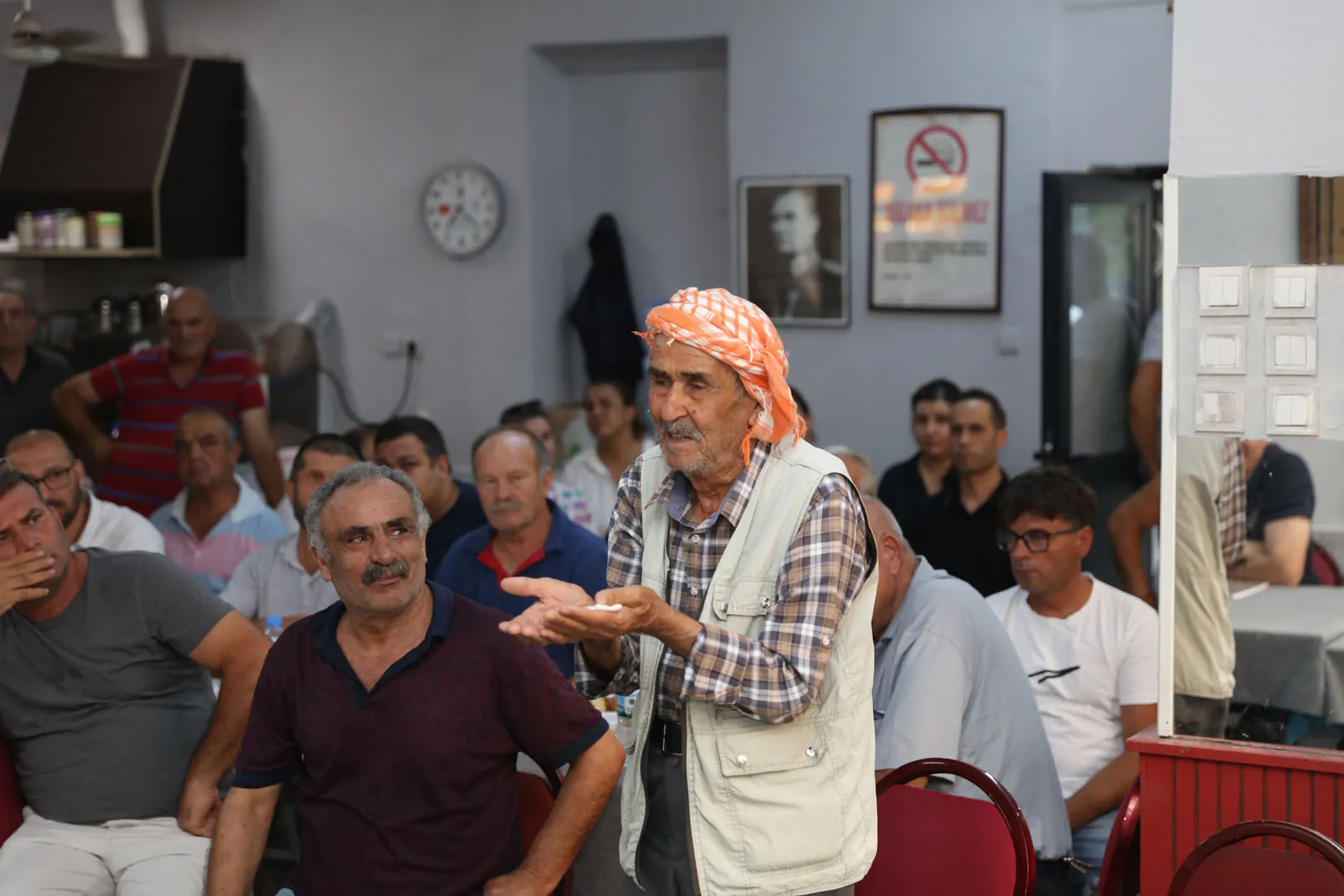 Güzelbahçe Belediye Başkanı Mustafa Günay, Atatürk Mahallesi’nde yıllardır çözülemeyen imar sorununu çözmek için harekete geçti.