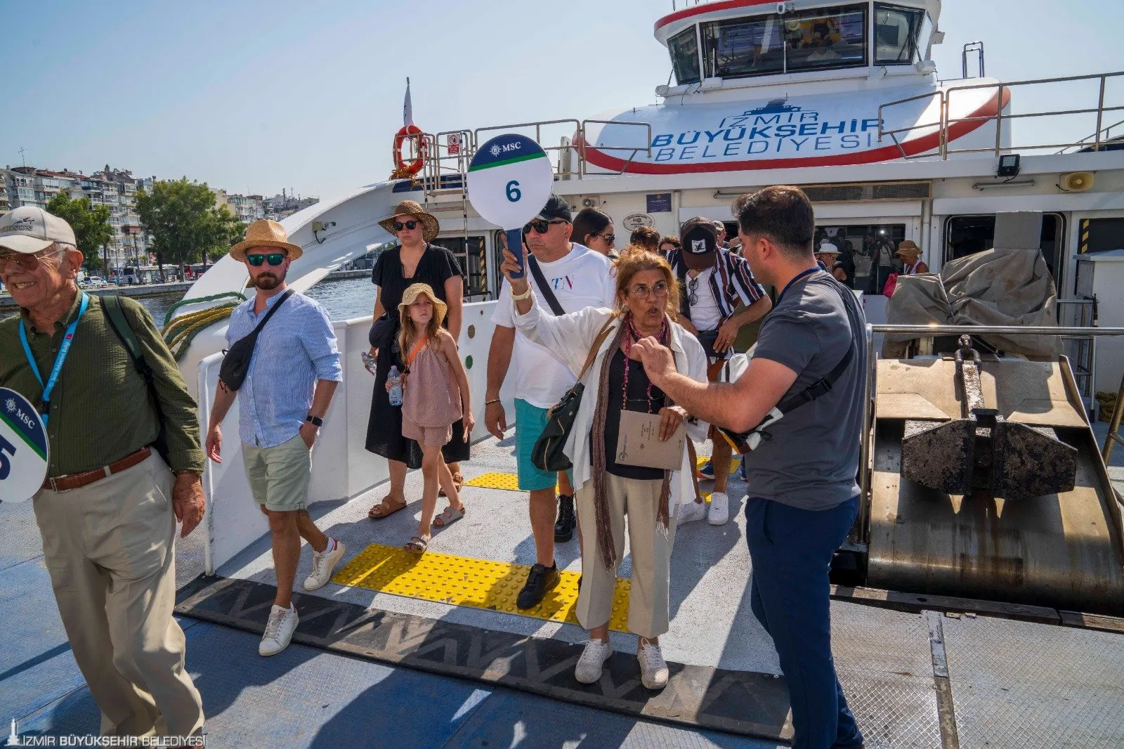 İzmir'e gelen kruvaziyer yolcuları artık İZDENİZ gemileriyle Karşıyaka'yı keşfe çıkıyor. Bu yeni proje ile İzmir'in turizm potansiyeli daha da güçleniyor.