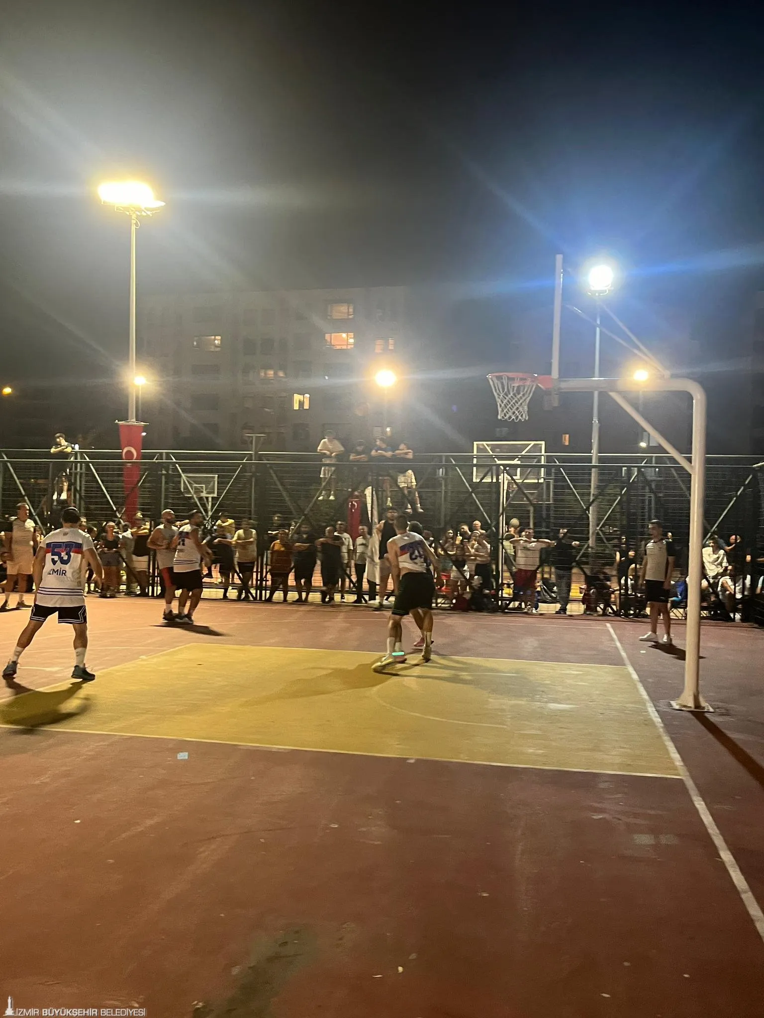 İzmir'in sokakları basketbol coşkusuyla yankılandı! 3x3 Streetball İzmir Cup'ın üçüncü etabında şampiyonlar belli oldu.