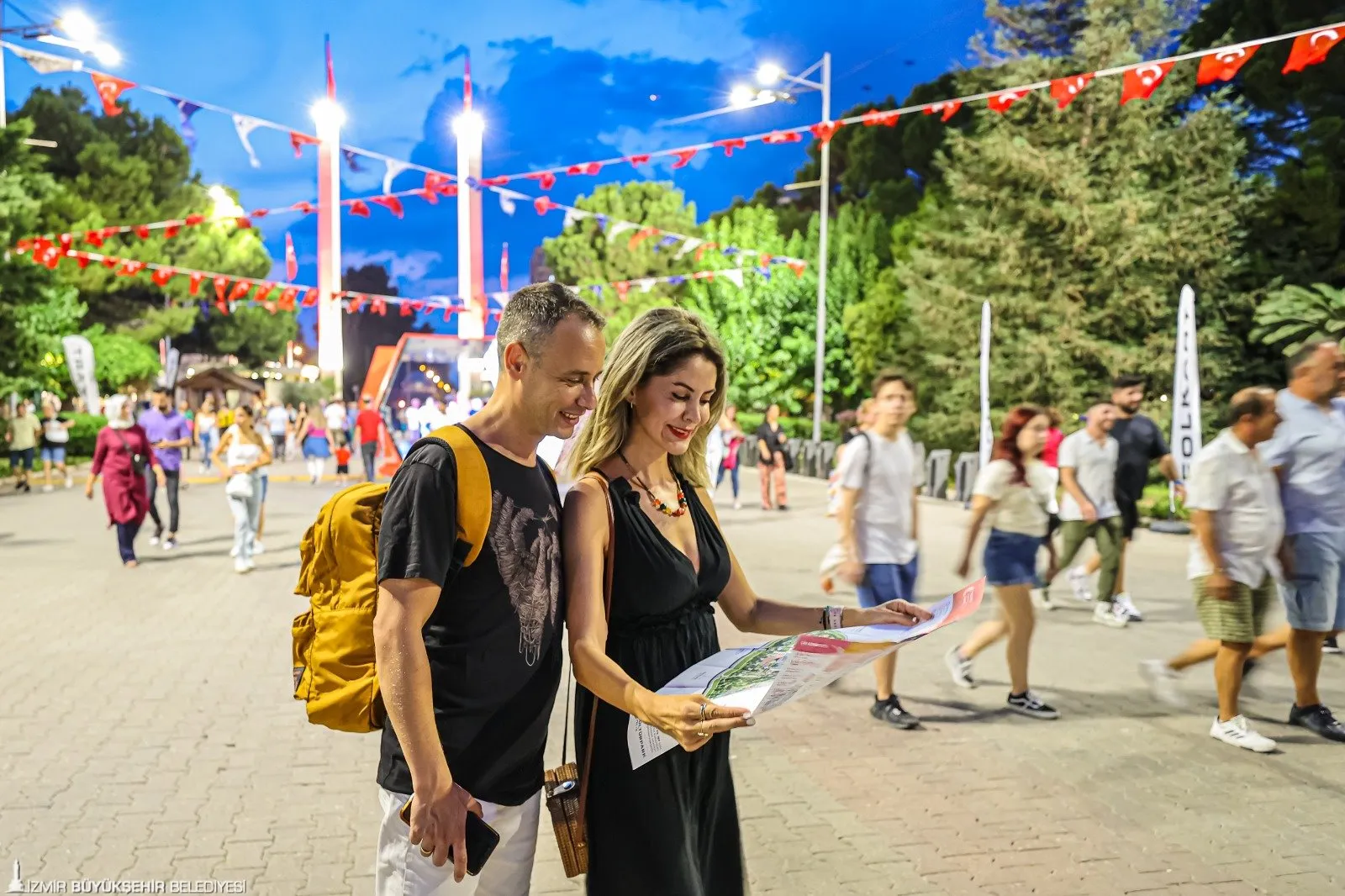 İzmir Enternasyonal Fuarı 93. yılında 'teknoloji' temasıyla kapılarını açıyor. Fuar'da sürpriz konuklar, dron gösterileri, konserler ve birçok etkinlik sizi bekliyor.