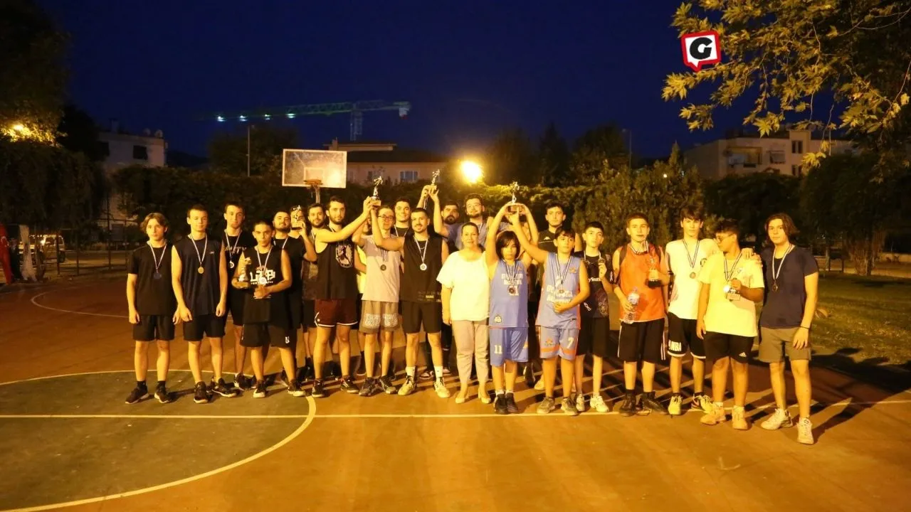 Selçuk'ta Zafer Coşkusu: Gençler 3x3'te Yarıştı