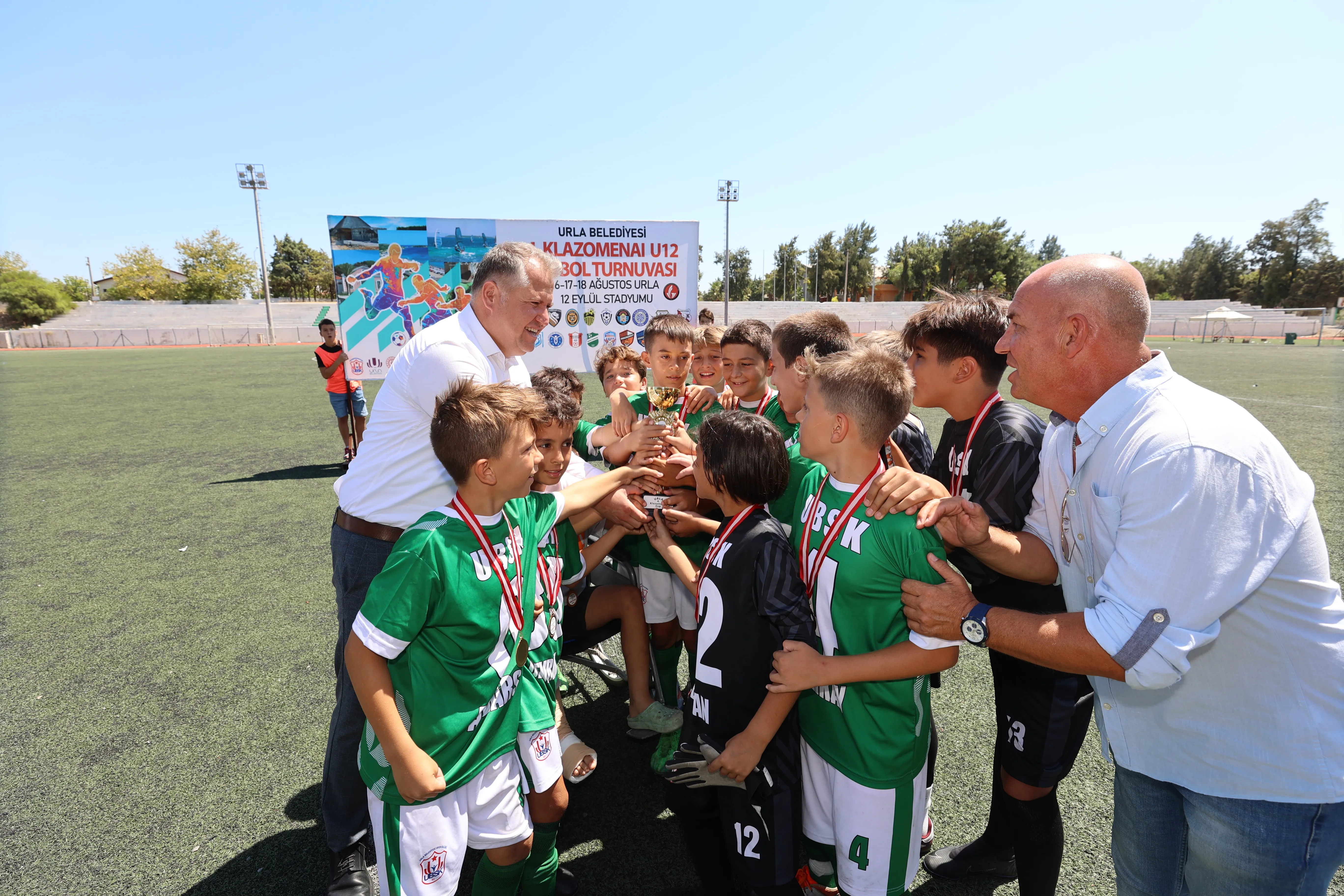 Urla Belediyesi tarafından düzenlenen 4. Klazomenai U12 Futbol Turnuvası'nda şampiyonluk Urla Belediye Spor'un oldu.