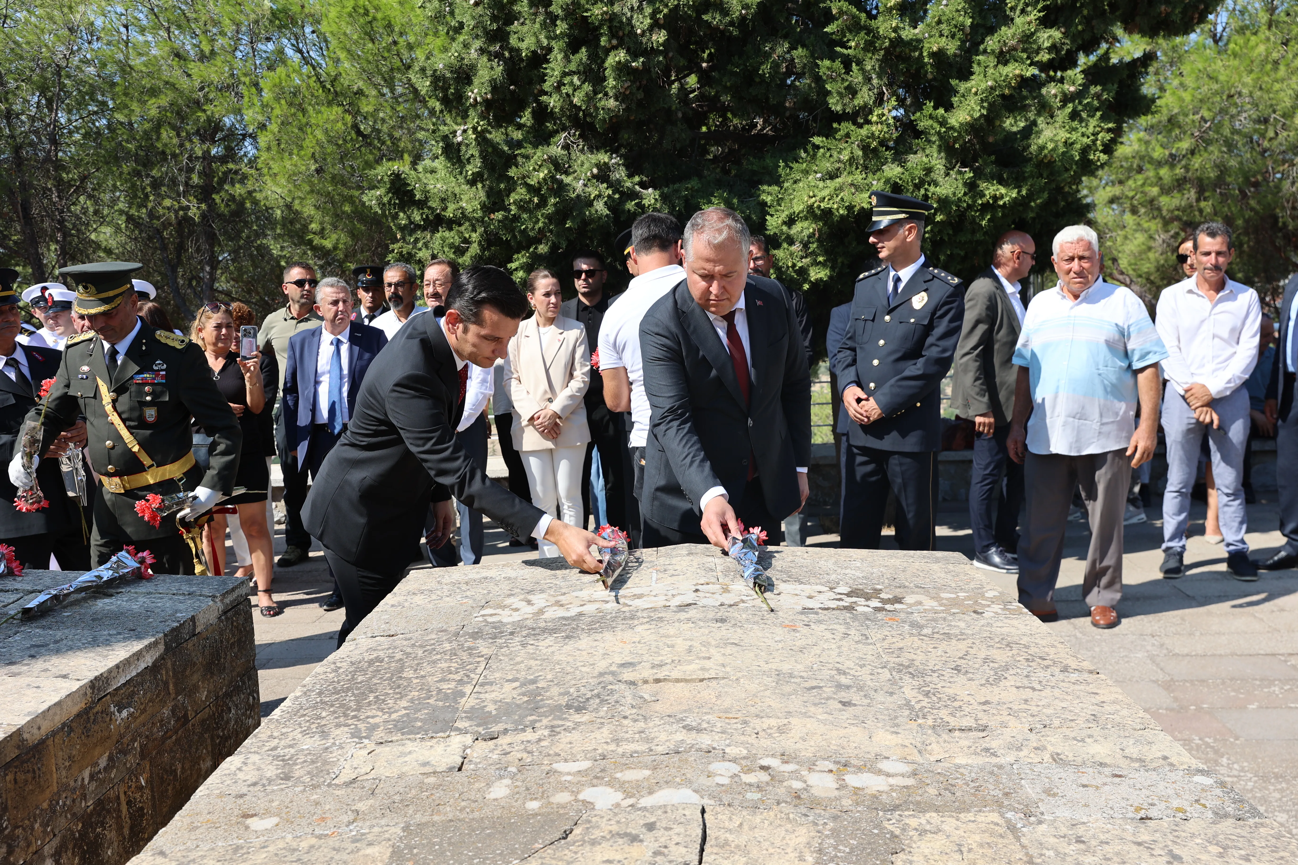 30 Ağustos Zafer Bayramı'nın 102. yıl dönümü, Urla Cumhuriyet Meydanı'nda gerçekleştirilen resmi törenle kutlandı.