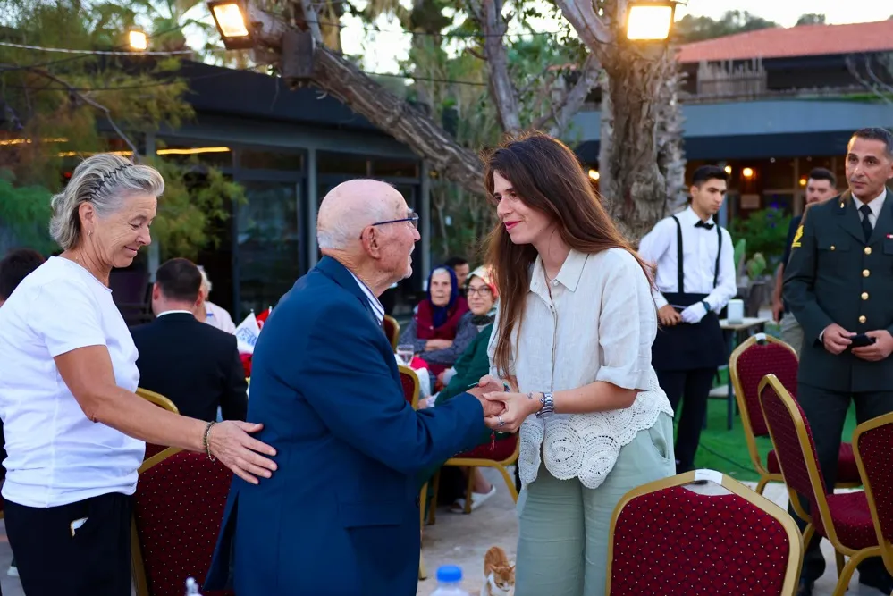 Çeşme Belediye Başkanı Lâl Denizli, 19 Eylül Gaziler Günü dolayısıyla düzenlenen yemekte, gazilerimizin fedakarlıklarını anarak duygusal bir konuşma yaptı. 