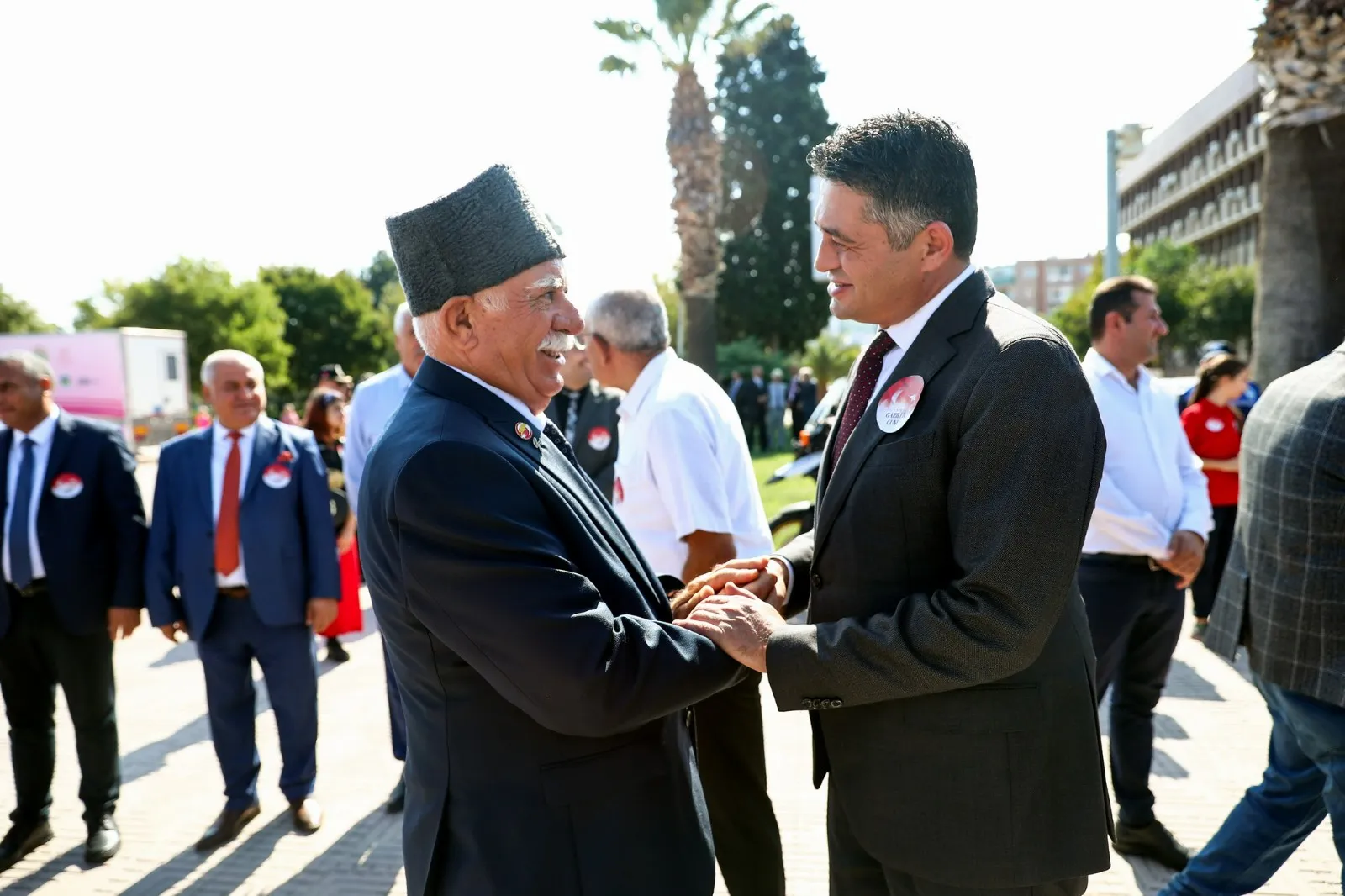 Aliağa'da 19 Eylül Gaziler Günü, Atatürk'e Mareşal ve Gazi unvanlarının verildiği tarihi günün 103. yıl dönümü olarak coşkuyla kutlandı.