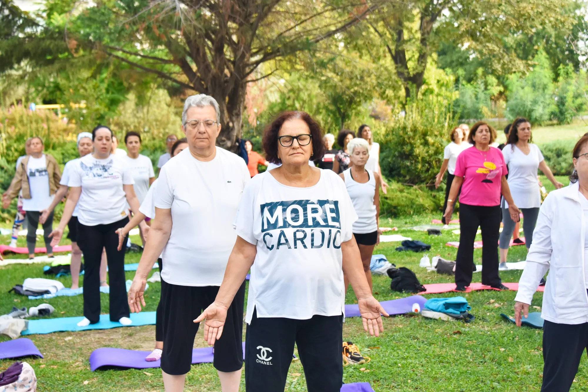 Balçova Belediyesi, Avrupa Hareketlilik Haftası kapsamında düzenlediği yoga ve pilates etkinliğiyle vatandaşları spora teşvik etti.