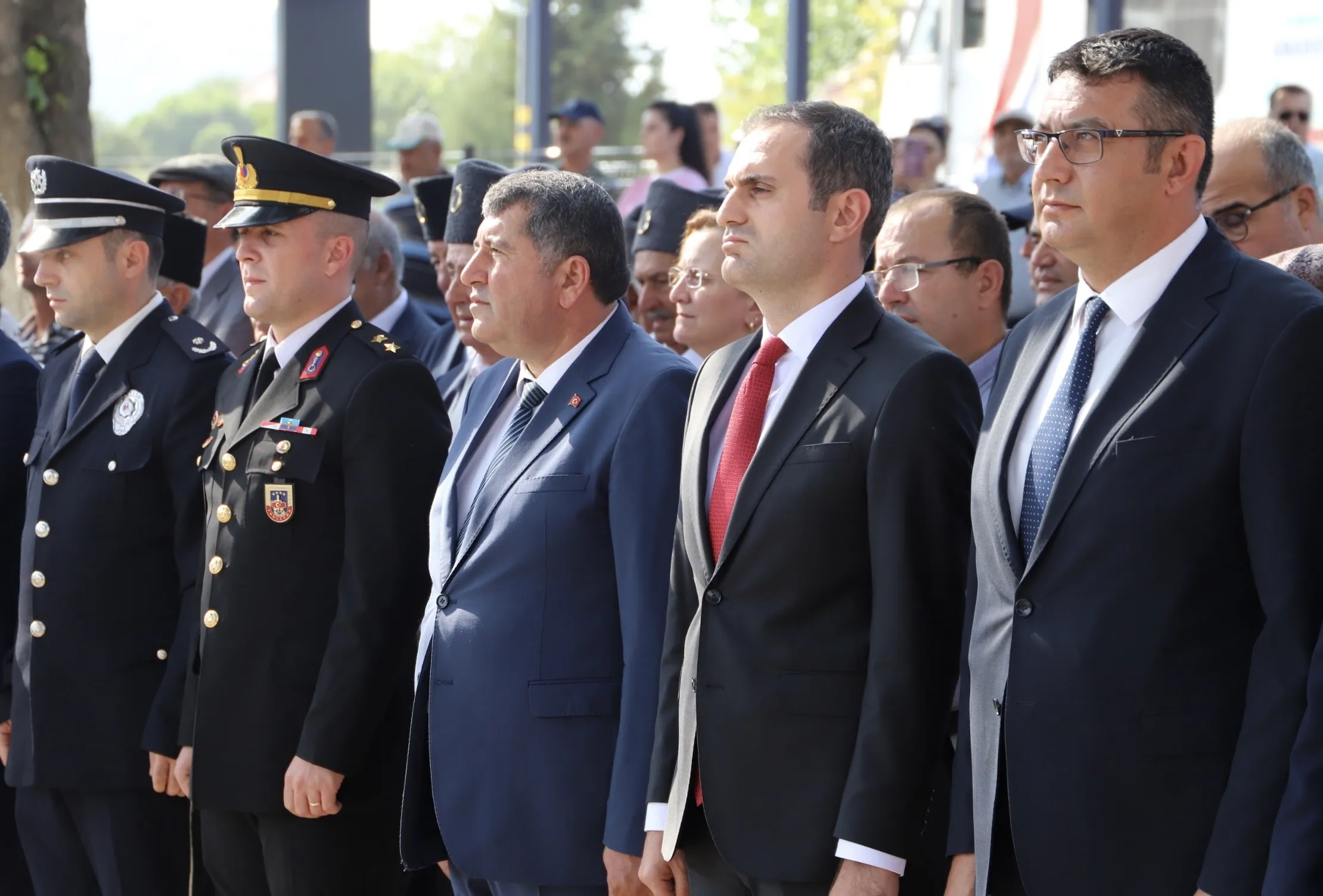 Bayındır Belediyesi tarafından düzenlenen kurtuluş etkinlikleriyle şehitler anıldı, halk oyunları gösterileri ve konserlerle coşku yaşandı. 