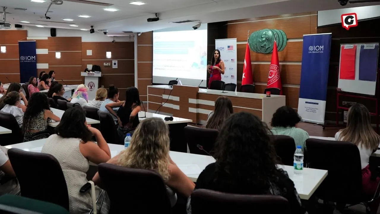 Bornova Belediyesi'nden Ebeveynlere 'Olumlu Ebeveynlik Becerileri' Eğitimi