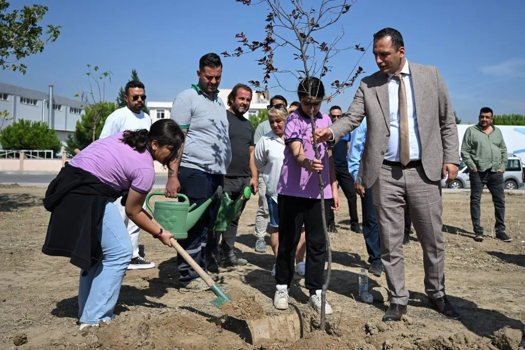 Bornova Belediyesi’nin Avrupa Hareketlilik Haftası etkinlikleri, İzmir Büyükşehir Belediyesi ile ortaklaşa düzenlenen Otomobilsiz Kent Günü’nde zirve yaptı.