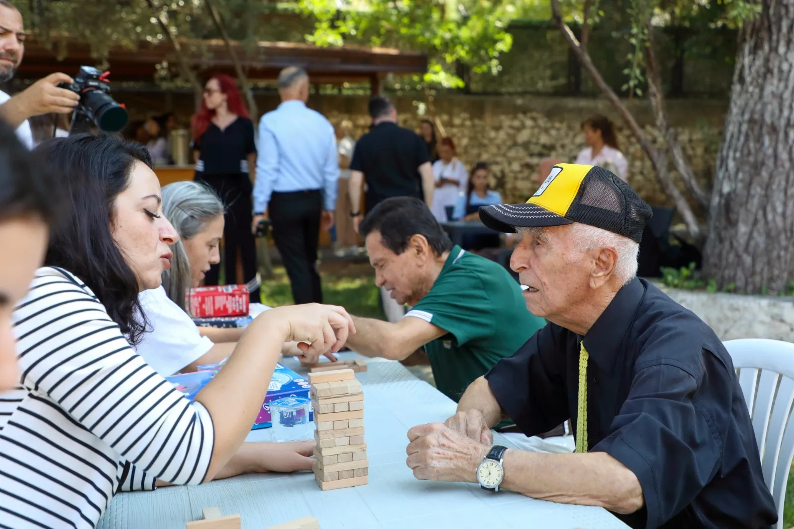 Buca Belediyesi, 21 Eylül Dünya Alzheimer Günü kapsamında Ata Evi'nde düzenlediği etkinlikle 60 yaş üstü vatandaşların farkındalığını artırdı.