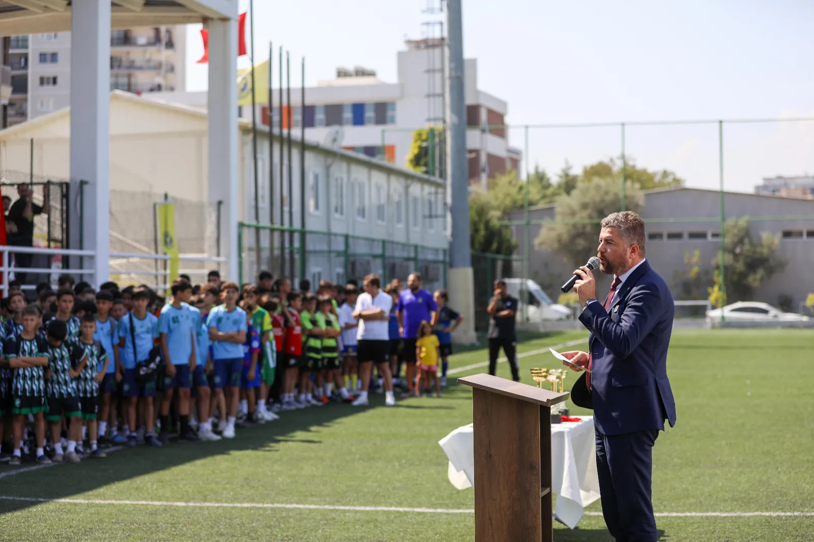 Buca Belediyesi’nin düzenlediği 30 Ağustos Zafer Kupası, amatör futbol takımlarının kıyasıya mücadelesine sahne oldu.