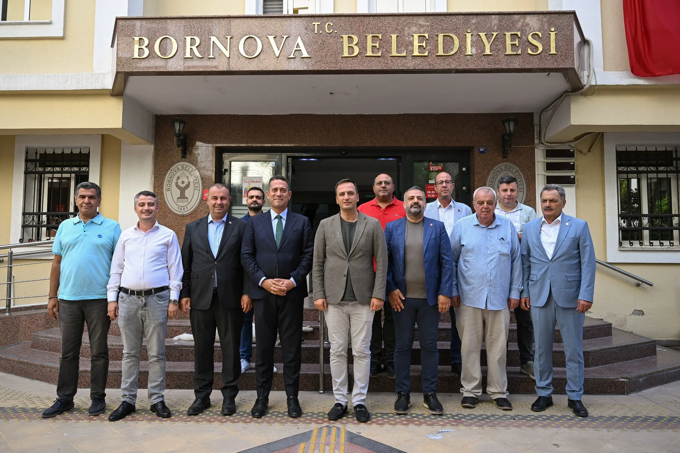 Bornova Belediye Başkanı Ömer Eşki, yaptığı açıklamada son 5 ayda gerçekleştirdikleri çalışmaları ve gelecek planlarını paylaştı.