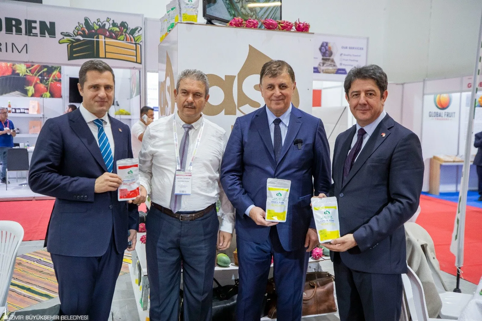 Türkiye'nin en büyük tarım fuarı Interfresh Eurasia, bu yıl ilk kez İzmir'de gerçekleştirildi. Fuar, 55 ülkeden katılımcı ve 30'dan fazla uluslararası market zinciriyle bir araya geldi.