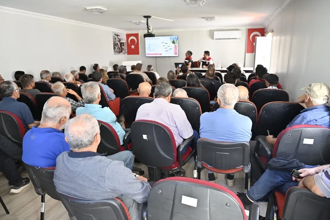 İzmir Dikili'de tarımda yeni bir dönem başlıyor! Tarım ve Orman Bakanlığı'nın sunduğu yeni destek modeliyle üreticiler daha fazla kazanacak.