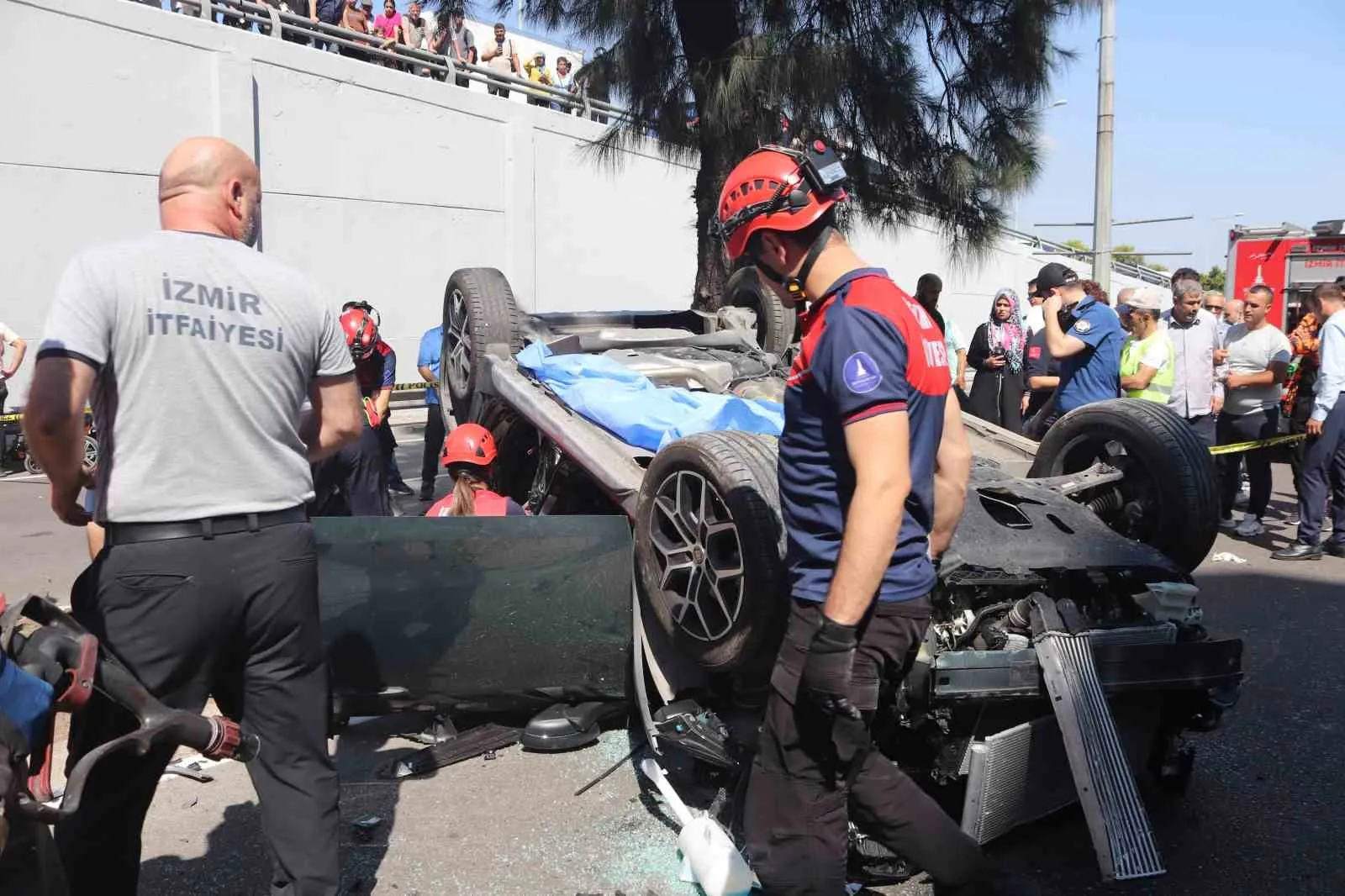 Konak'ta can pazarı: Köprüden aşağıya düşen 3 kadın öldü