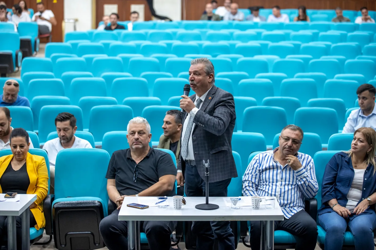 Konak Belediyesi, vatandaşların yaşam kalitesini artırmak için yeni projeler başlattı. İlçede yeni parklar, kreşler, semt merkezleri ve pazar yerleri yapılacak.