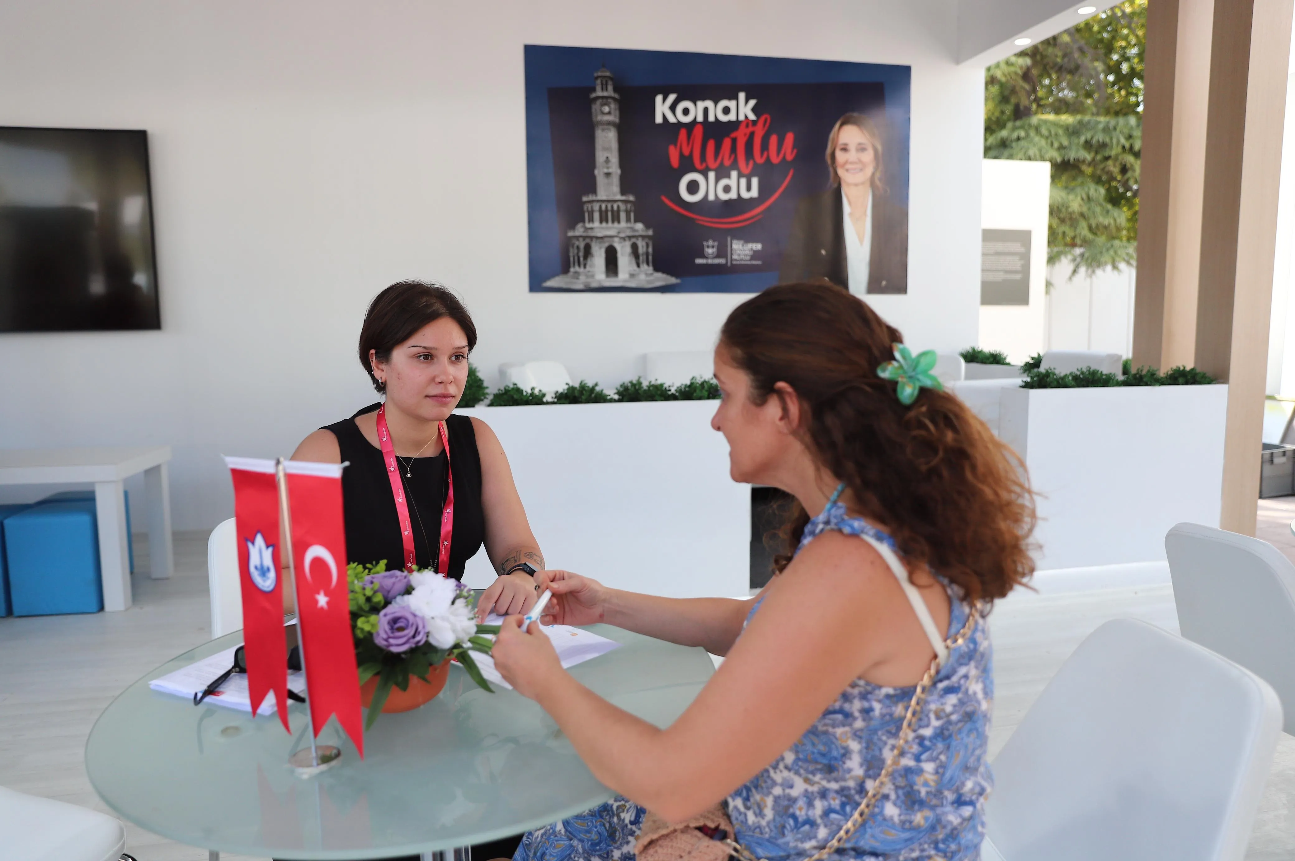 Konak Belediyesi, 93. İzmir Enternasyonal Fuarı'nda düzenlediği Kariyer Günleri ile iş arayanları ve işverenleri bir araya getirdi.