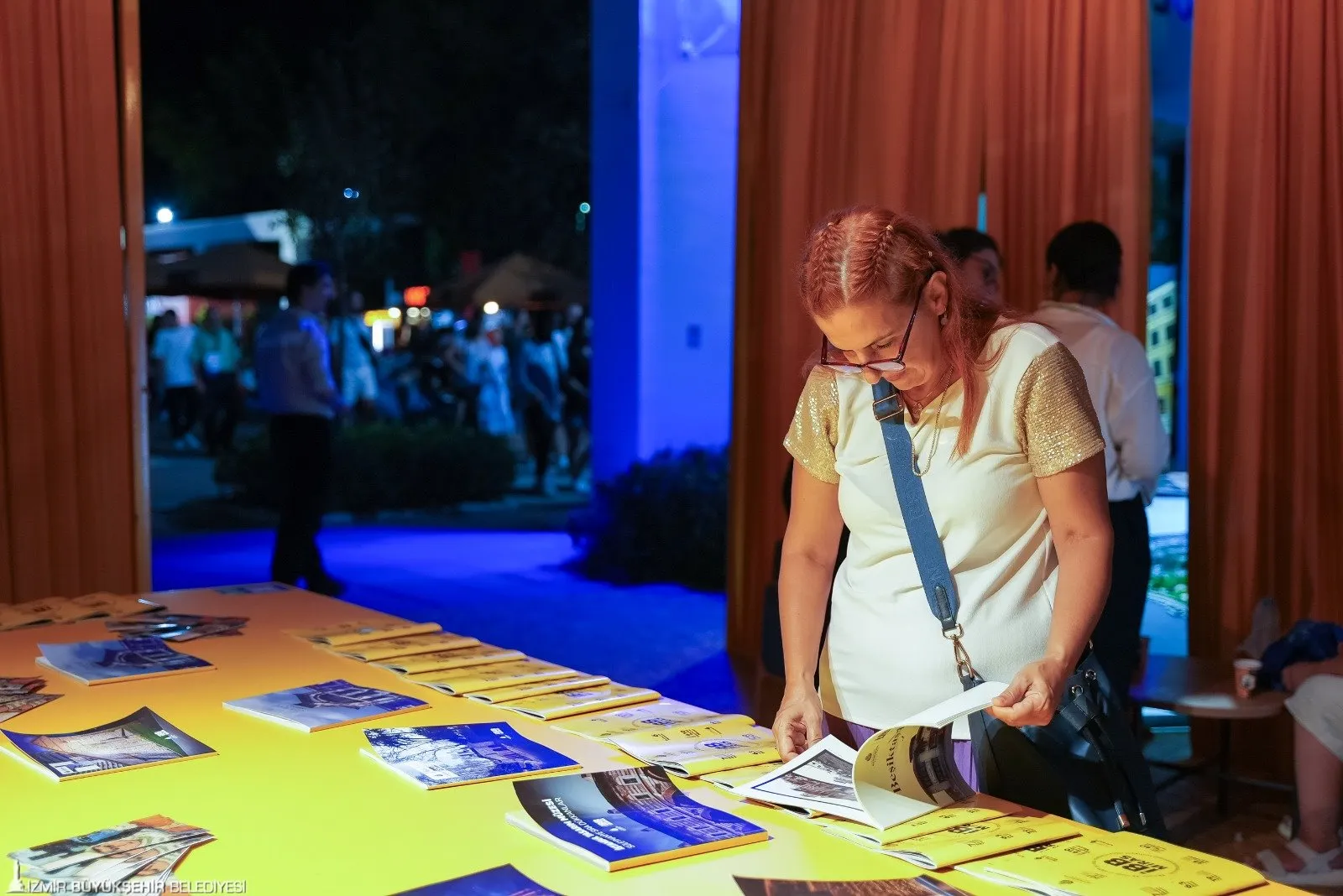 İstanbul Büyükşehir Belediyesi'nin katkılarıyla düzenlenen "Solo Botter: Nuri İyem" sergisi, 93. İzmir Enternasyonal Fuarı'nda sanatseverlerle buluşuyor.