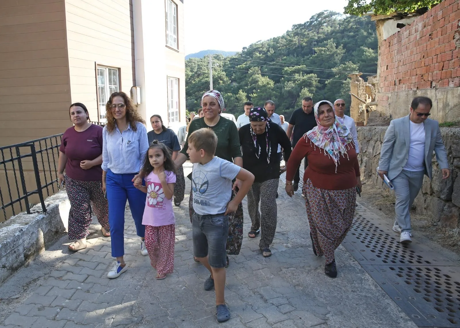 Hazer Amani'nin de katılacağı Yamanlar Domates Şenliği ile İzmir'in yanan kalbi yeniden atıyor! 22 Eylül'de, yöresel lezzetlerin yanı sıra müzik ve eğlence dolu bir gün sizleri bekliyor.