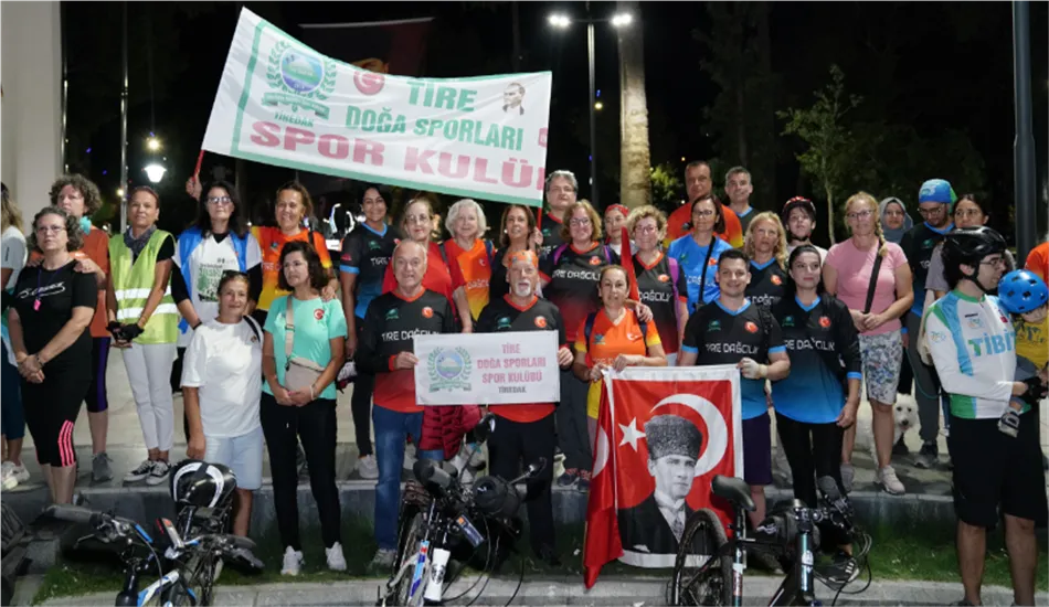 Tire’de düzenlenen Avrupa Hareketlilik Haftası etkinliğine vatandaşlar yoğun ilgi gösterdi. Bisikletliler ve yayalar, sağlıklı yaşam için pedal çevirdi.