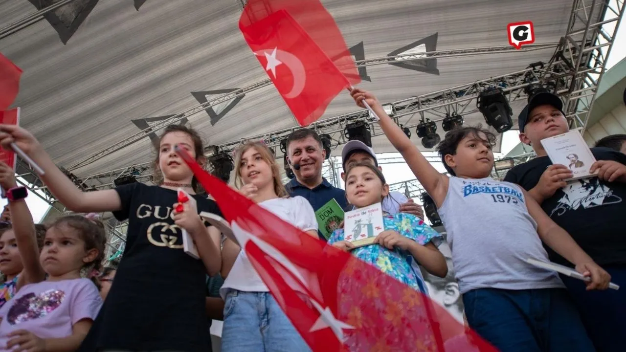 Tugay'dan Barış Çağrısı: "İzmir'de Hep Birlikte Güzel Bir Gelecek Yazacağız"